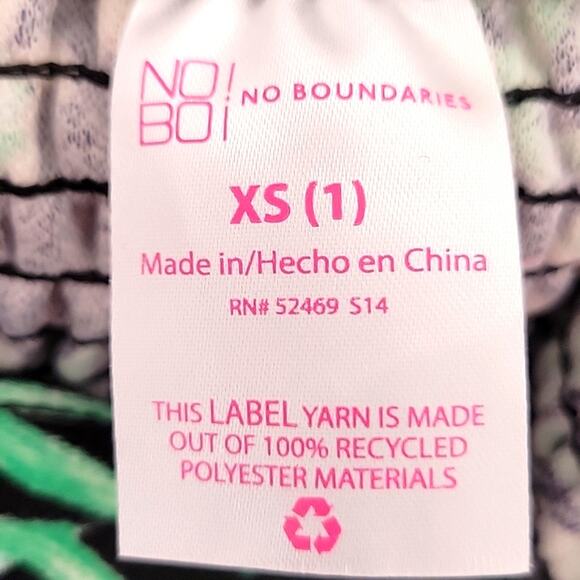 No Boundries Two Piece Set Size XS Shorts with Crop Top Floral Print Summer Fun - Picture 10 of 12